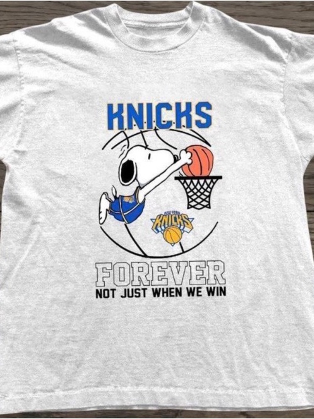 New York Knicks Snoopy Basketball T-Shirt - White